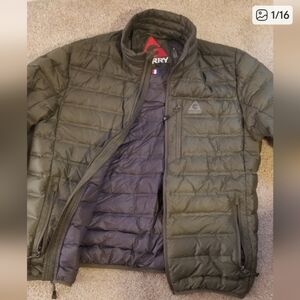 Gerry Fillpower Medium Olive Green Puffer 3 Zippered Front Pockets